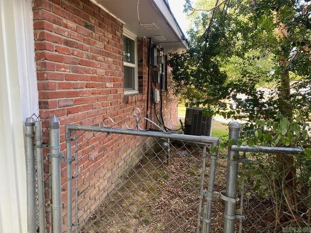 8815 Cloverhill, Little Rock, AR 72205