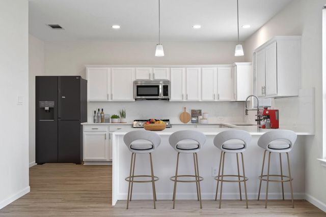 101 Redwood DR, Kyle, TX 78640