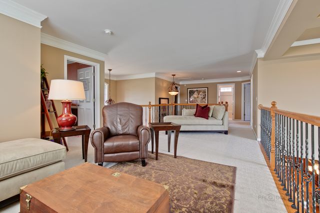 10 Eagle Ridge Drive, Hawthorn Woods, IL 60047