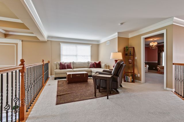 10 Eagle Ridge Drive, Hawthorn Woods, IL 60047