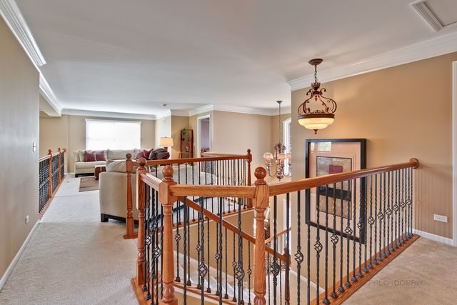 10 Eagle Ridge Drive, Hawthorn Woods, IL 60047