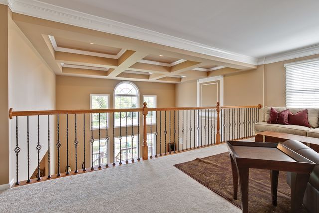 10 Eagle Ridge Drive, Hawthorn Woods, IL 60047