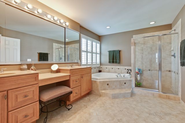 10 Eagle Ridge Drive, Hawthorn Woods, IL 60047