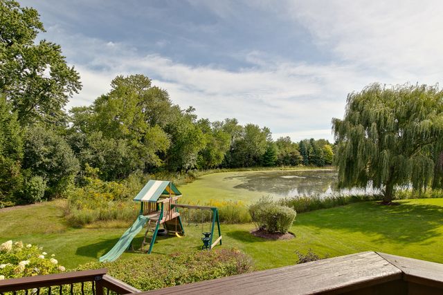 10 Eagle Ridge Drive, Hawthorn Woods, IL 60047