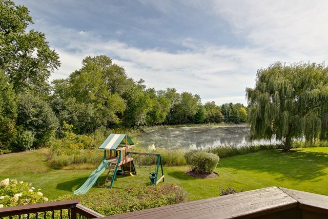 10 Eagle Ridge Drive, Hawthorn Woods, IL 60047