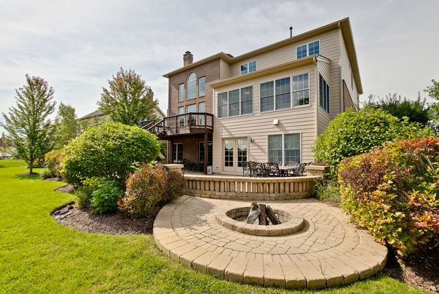 10 Eagle Ridge Drive, Hawthorn Woods, IL 60047
