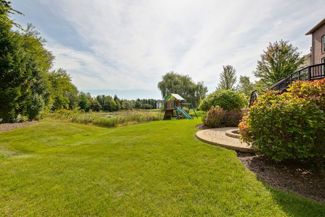 10 Eagle Ridge Drive, Hawthorn Woods, IL 60047
