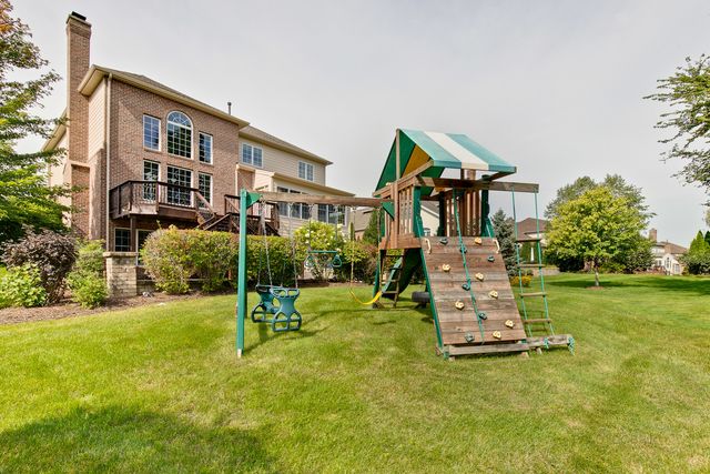 10 Eagle Ridge Drive, Hawthorn Woods, IL 60047