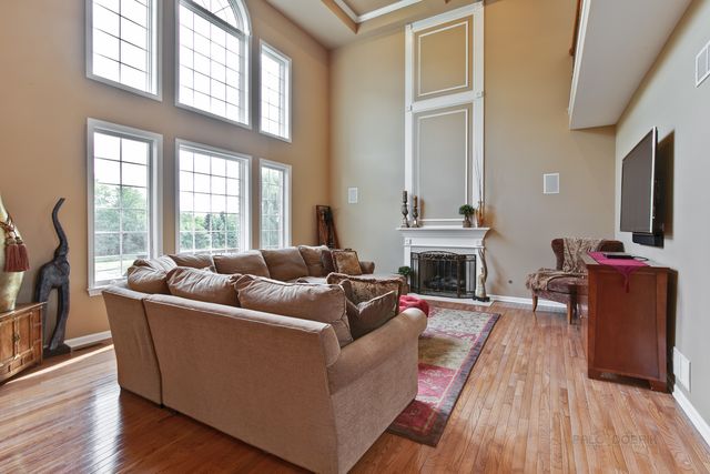 10 Eagle Ridge Drive, Hawthorn Woods, IL 60047