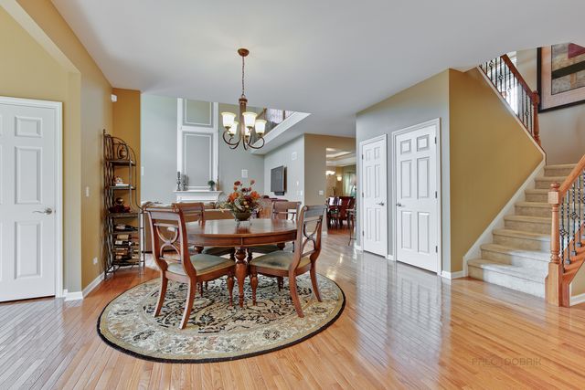 10 Eagle Ridge Drive, Hawthorn Woods, IL 60047