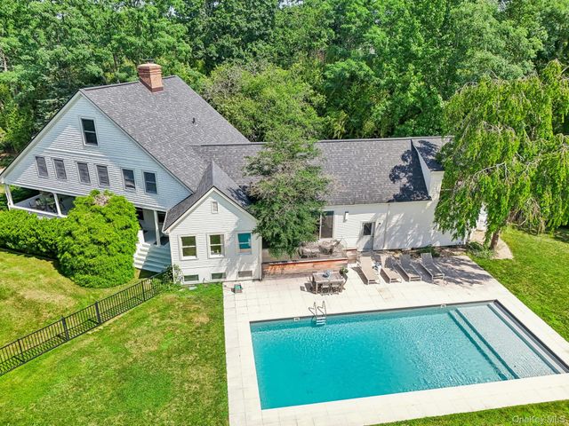 17 Oak Meadow Lane, Bellport Village, NY 11713