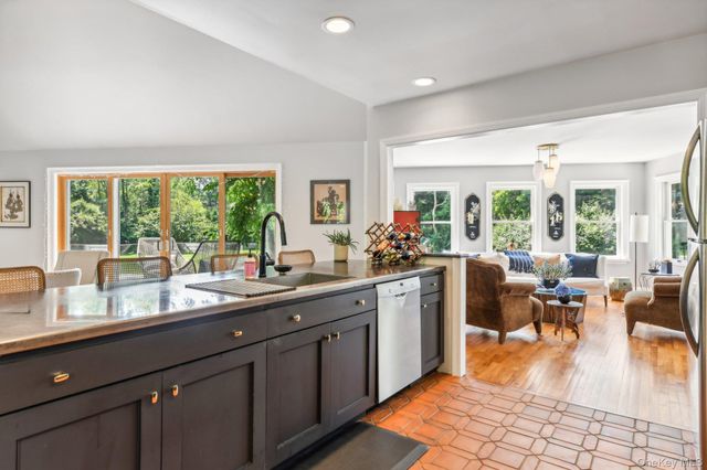 17 Oak Meadow Lane, Bellport Village, NY 11713