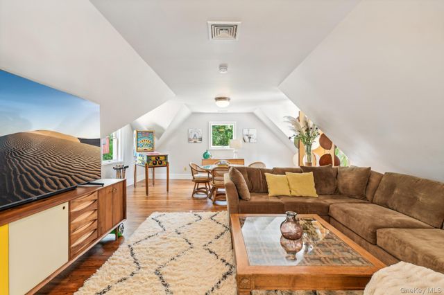 17 Oak Meadow Lane, Bellport Village, NY 11713