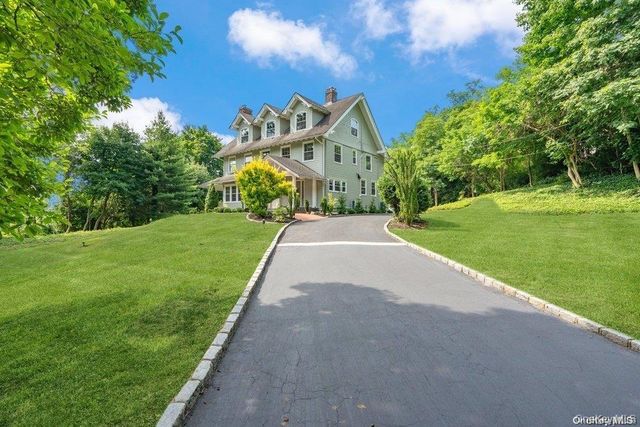 9 The Intervale, Roslyn, NY 11576
