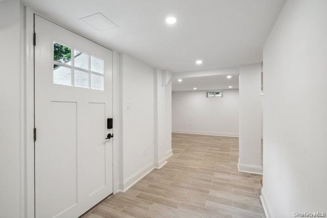9 The Intervale, Roslyn, NY 11576