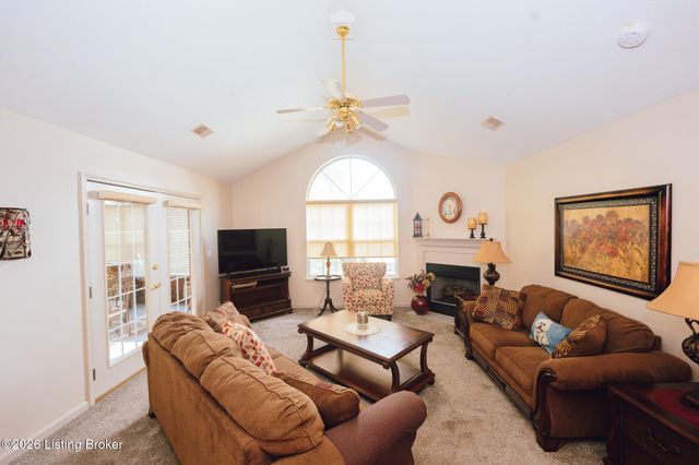8037 St Andrews Village Dr, Louisville, KY 40222