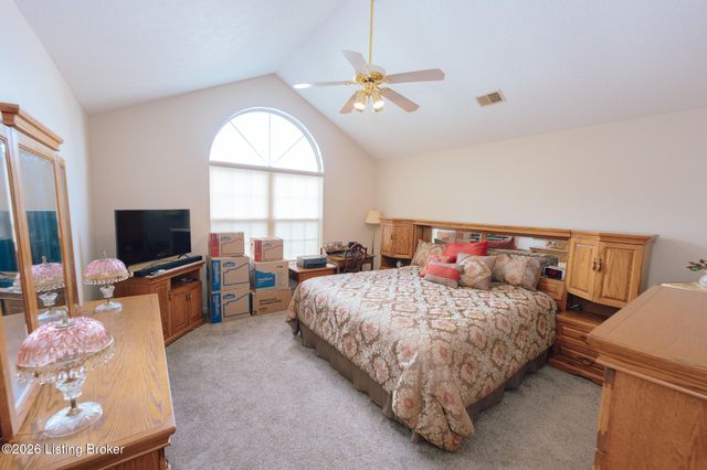 8037 St Andrews Village Dr, Louisville, KY 40222