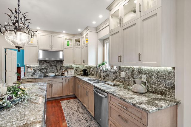 1929 Redwood Lane, Munster, IN 46321