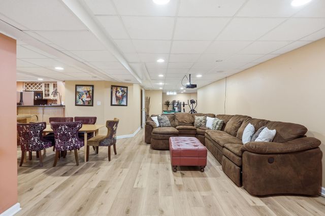 1929 Redwood Lane, Munster, IN 46321