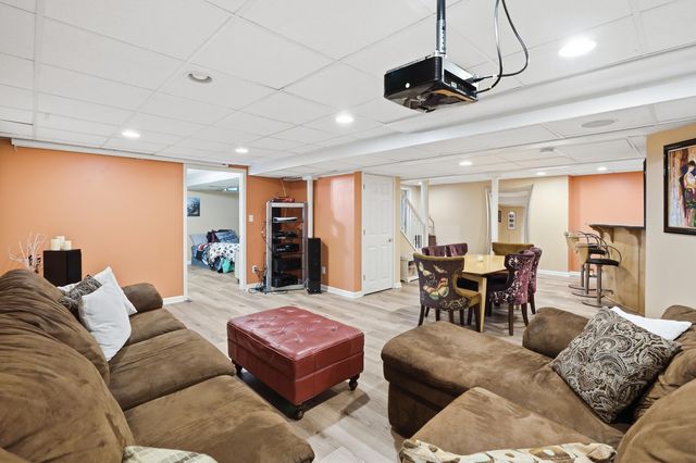 1929 Redwood Lane, Munster, IN 46321
