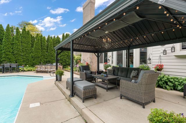 1929 Redwood Lane, Munster, IN 46321