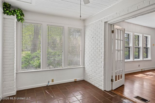 2010 Laurel Street, Jackson, MS 39202