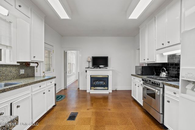 2010 Laurel Street, Jackson, MS 39202