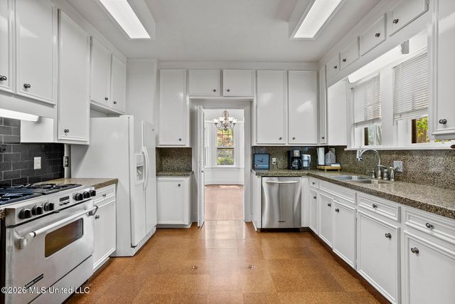 2010 Laurel Street, Jackson, MS 39202