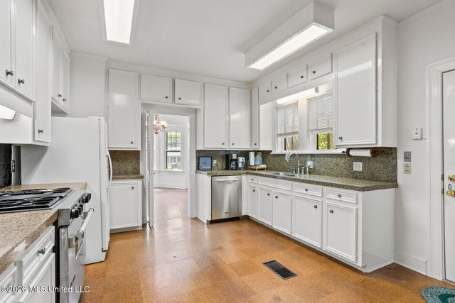 2010 Laurel Street, Jackson, MS 39202