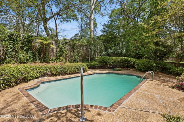 2010 Laurel Street, Jackson, MS 39202