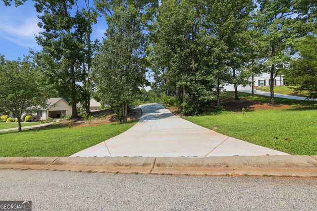 176 Heartland Meadows Drive, Mount Airy, GA 30563
