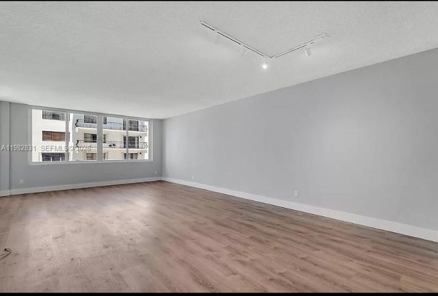 5401 Collins Ave 411, Miami Beach, FL 33140