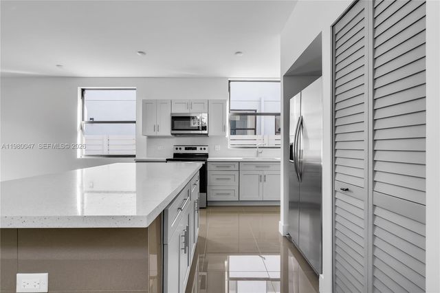 225 NW 40 CT, Miami, FL 33126