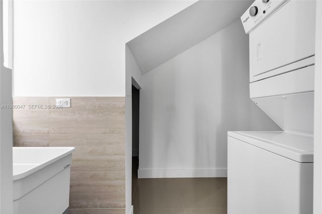 225 NW 40 CT, Miami, FL 33126