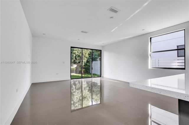 225 NW 40 CT, Miami, FL 33126