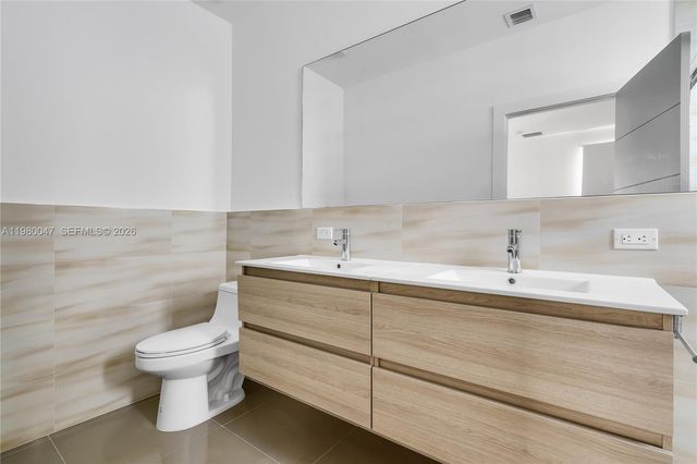 225 NW 40 CT, Miami, FL 33126