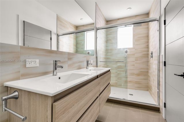 225 NW 40 CT, Miami, FL 33126