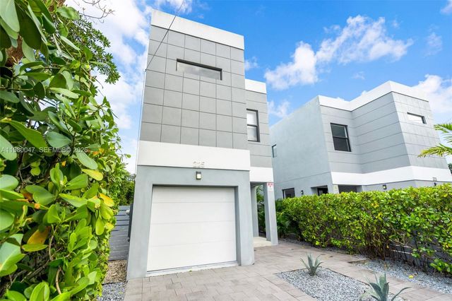 225 NW 40 CT, Miami, FL 33126