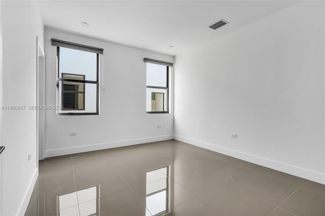 225 NW 40 CT, Miami, FL 33126