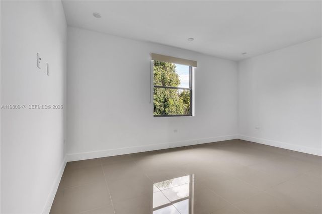 225 NW 40 CT, Miami, FL 33126