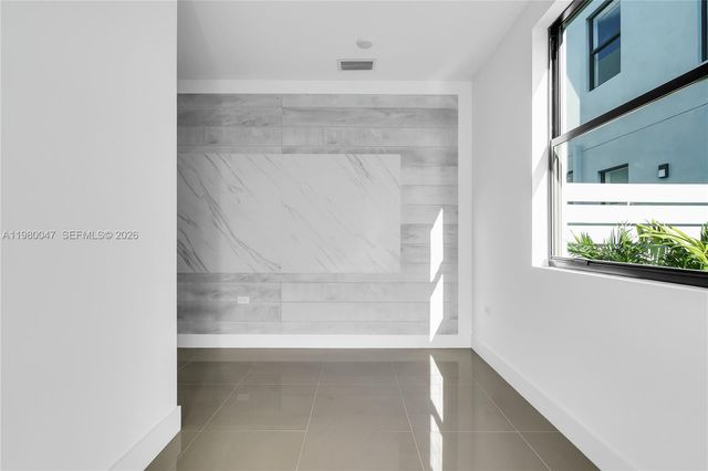 225 NW 40 CT, Miami, FL 33126