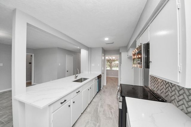 2405 Pickerton Drive, Deer Park, TX 77536