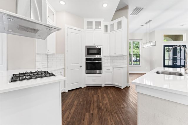 2650 Fountain View Street, New Caney, TX 77357