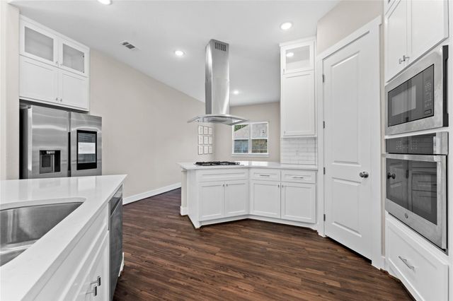 2650 Fountain View Street, New Caney, TX 77357