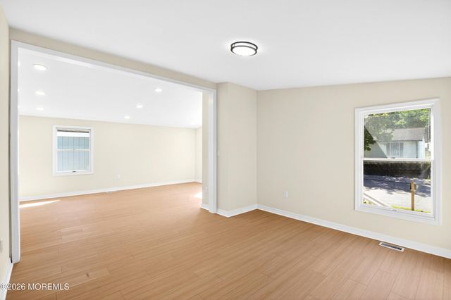 17 Brookview Lane, Manalapan, NJ 07726