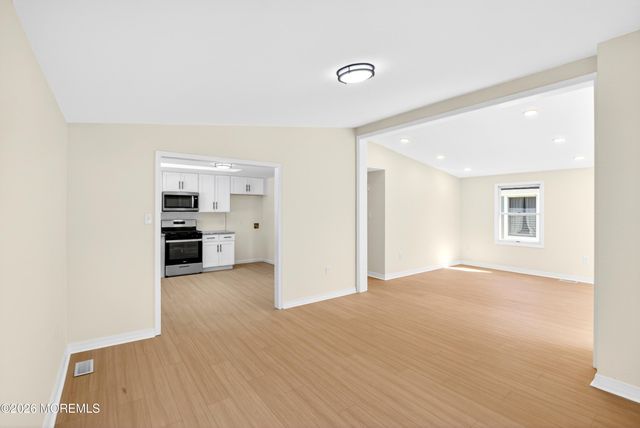 17 Brookview Lane, Manalapan, NJ 07726