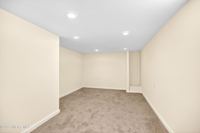 17 Brookview Lane, Manalapan, NJ 07726