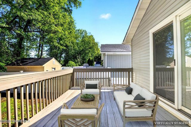 17 Brookview Lane, Manalapan, NJ 07726