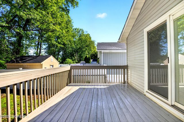 17 Brookview Lane, Manalapan, NJ 07726