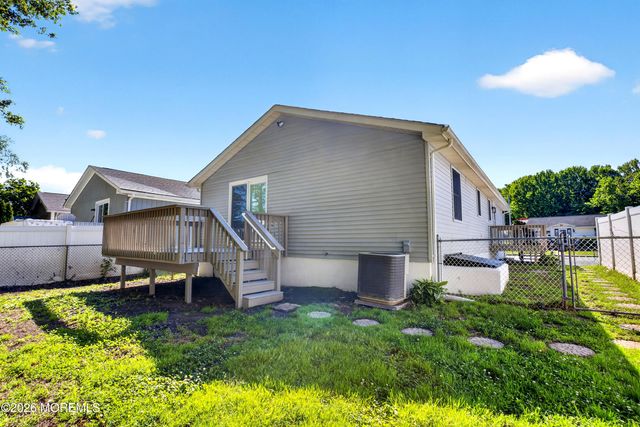17 Brookview Lane, Manalapan, NJ 07726